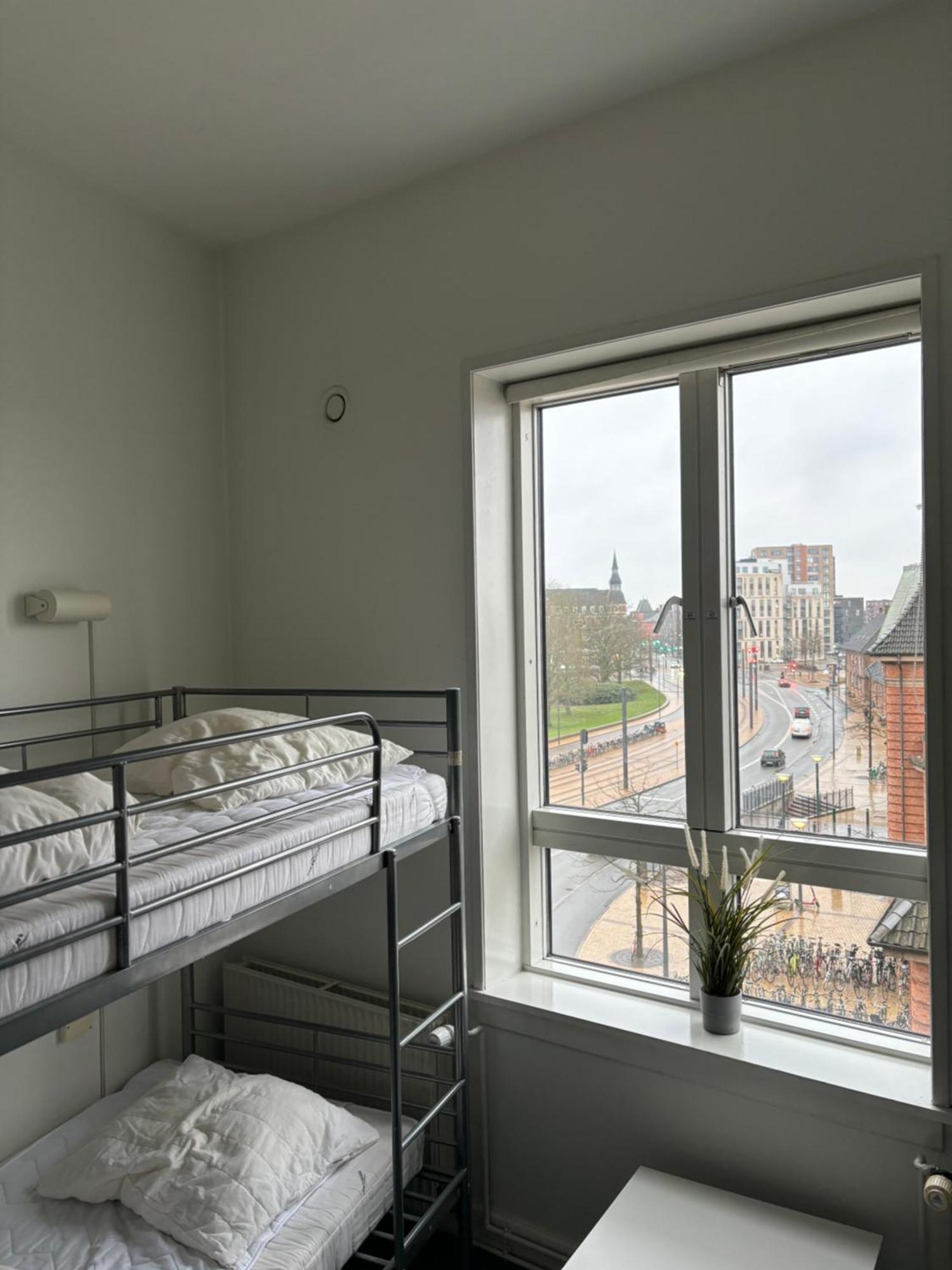 Danhostel Odense City Exterior foto A room at the hostel