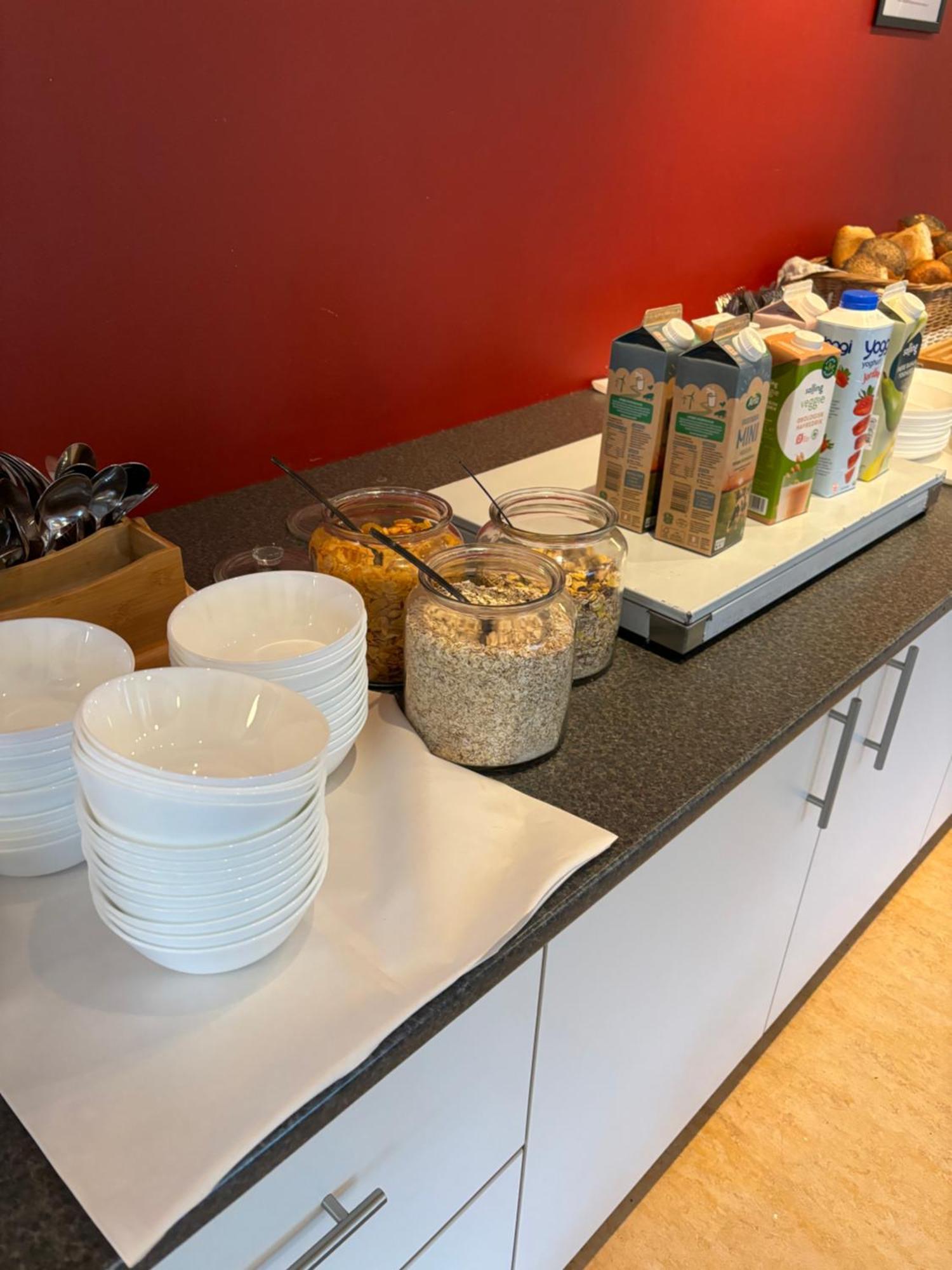 Danhostel Odense City Exterior foto Breakfast buffet at a hotel